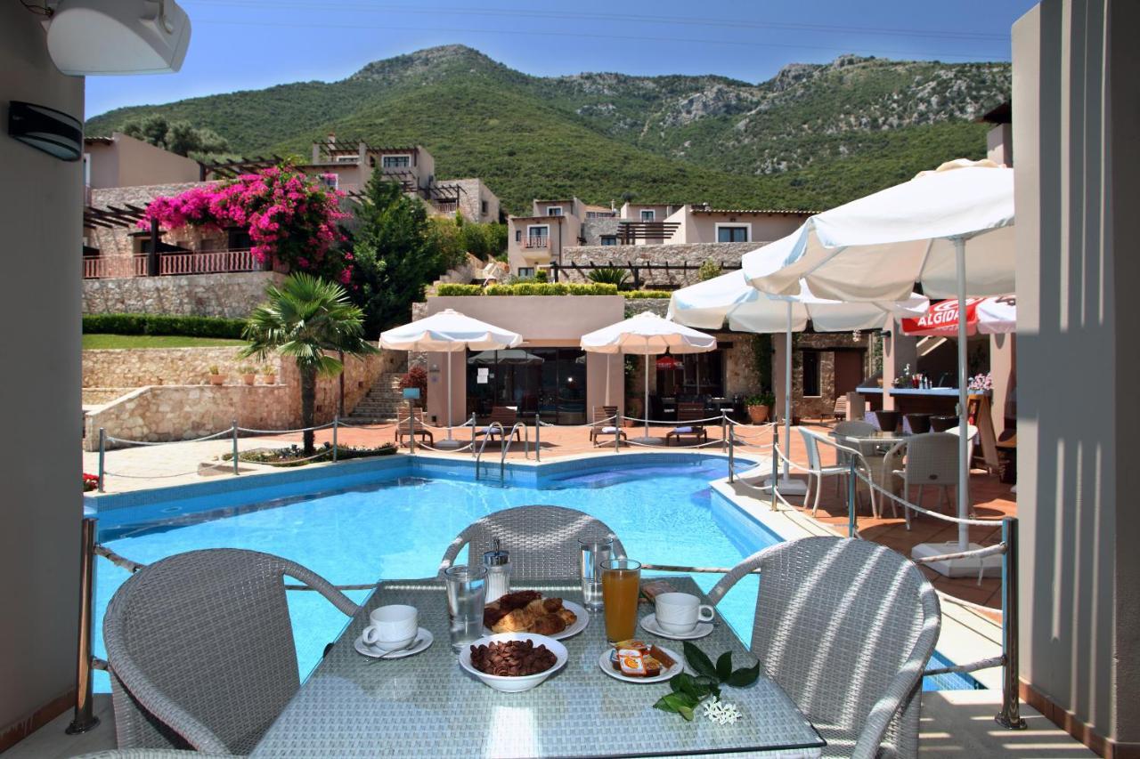 Tesoro Hotel Nikiana