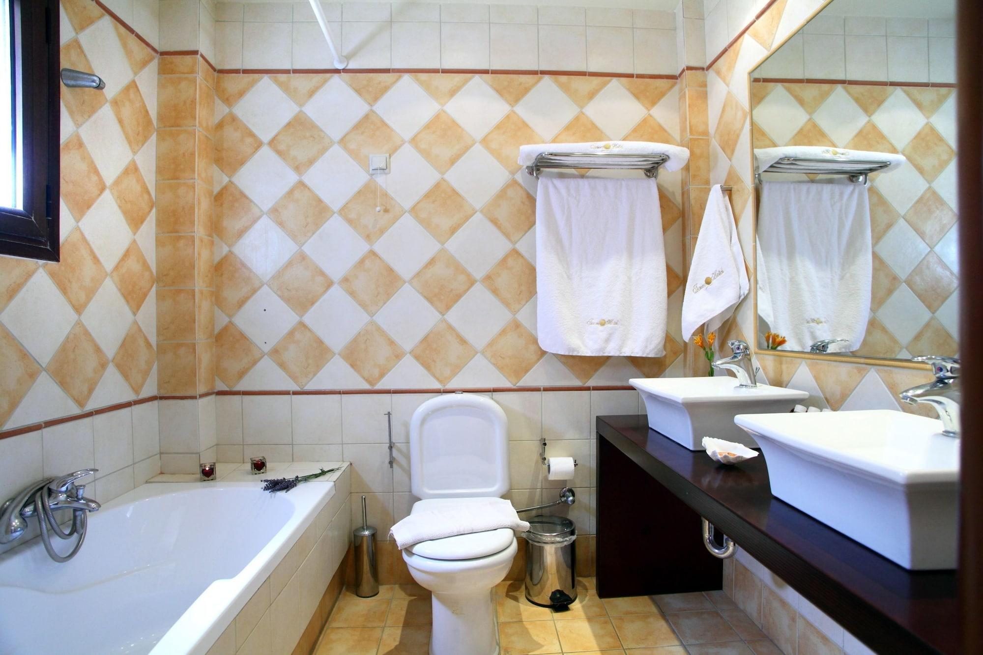 Tesoro Hotel Nikiana
