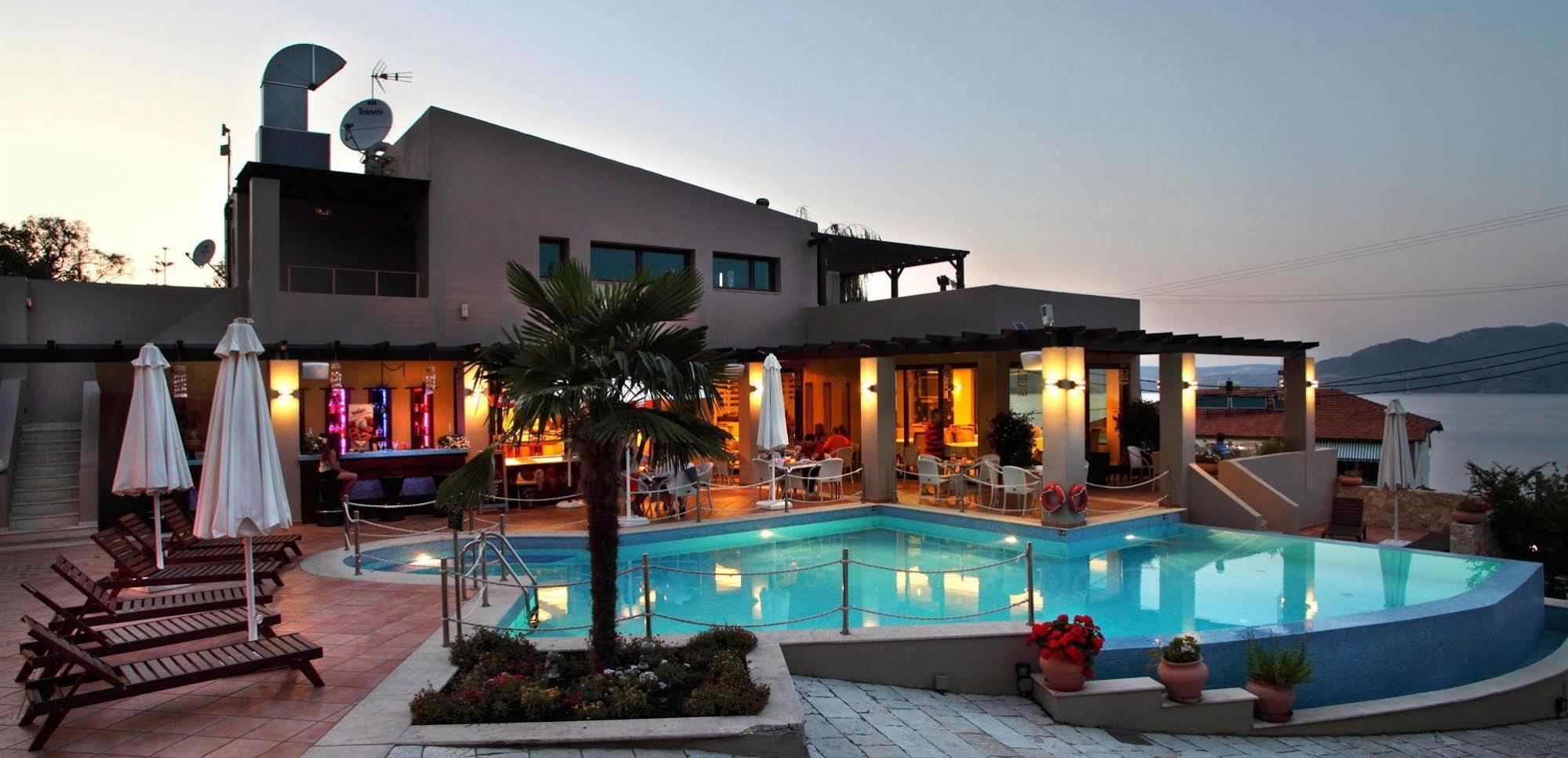 Hotel Tesoro Nikiana